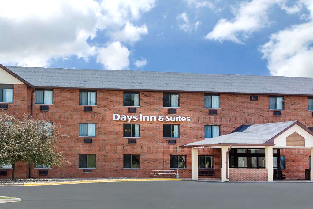 days inn and suites by wyndham des moines airport