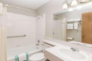 days inn and suites by wyndham des moines airport