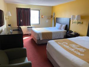 days inn and suites by wyndham des moines airport