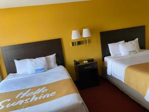 days inn and suites by wyndham des moines airport