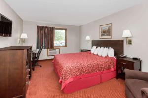 days inn and suites by wyndham des moines airport