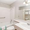days inn and suites by wyndham des moines airport