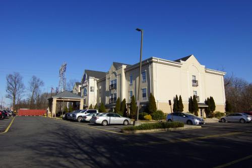 comfort suites near university