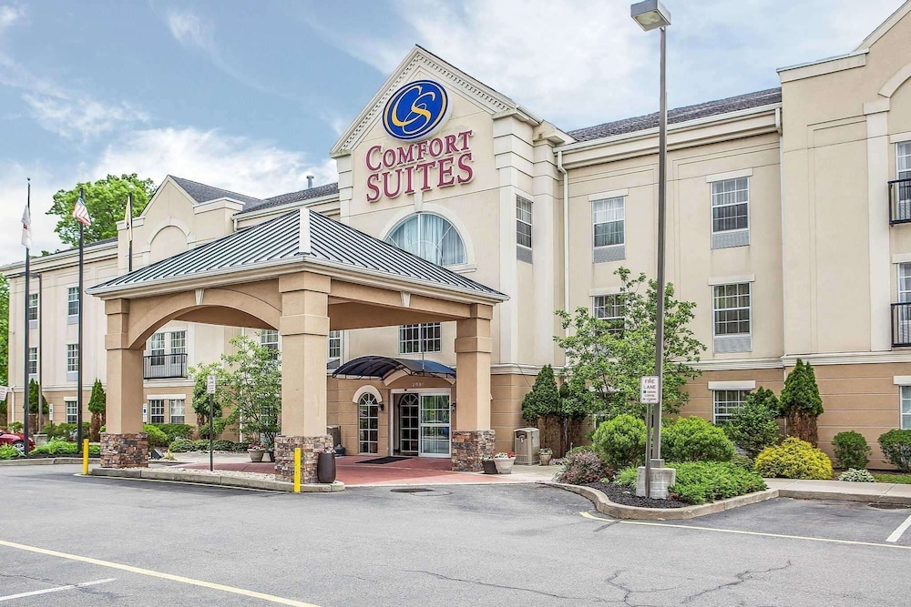 comfort suites near university