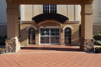 comfort suites near university