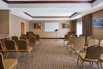 comfort suites near university