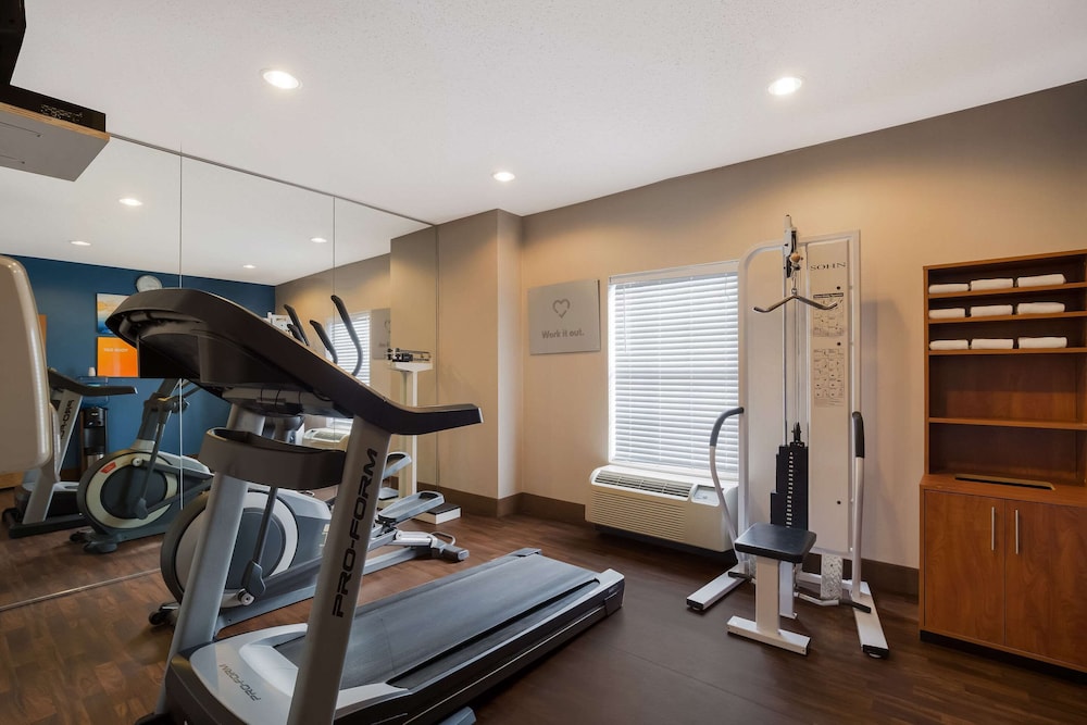 comfort suites near university