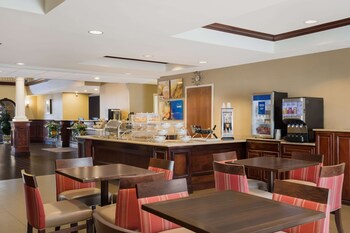 comfort suites near university