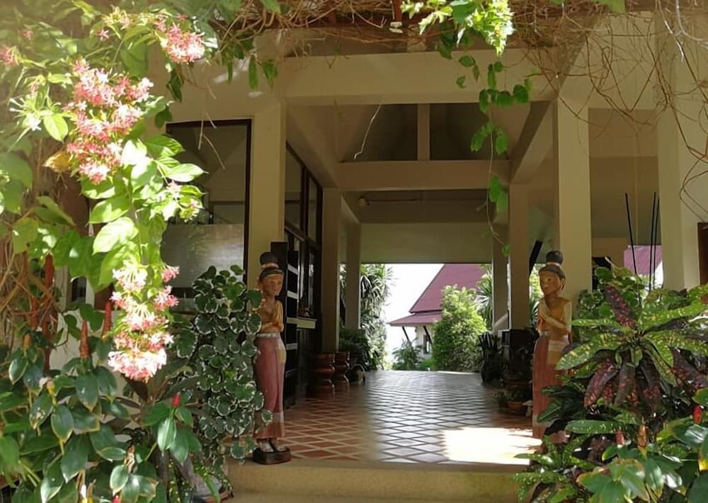 baan kantiang see villa resort