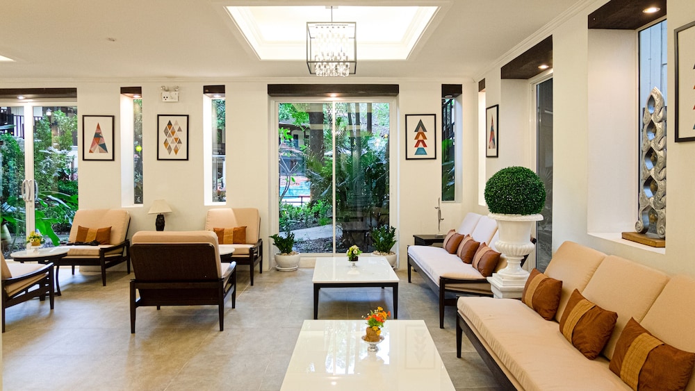 b2 suthep night market premier resort