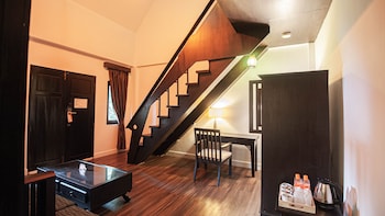 b2 suthep night market premier resort