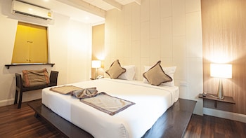 b2 suthep night market premier resort