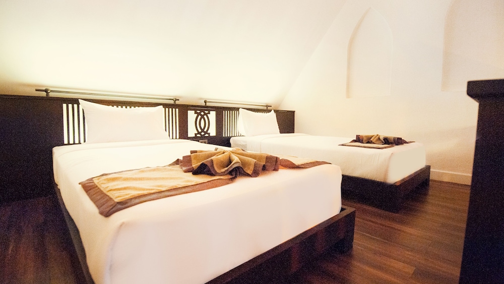 b2 suthep night market premier resort