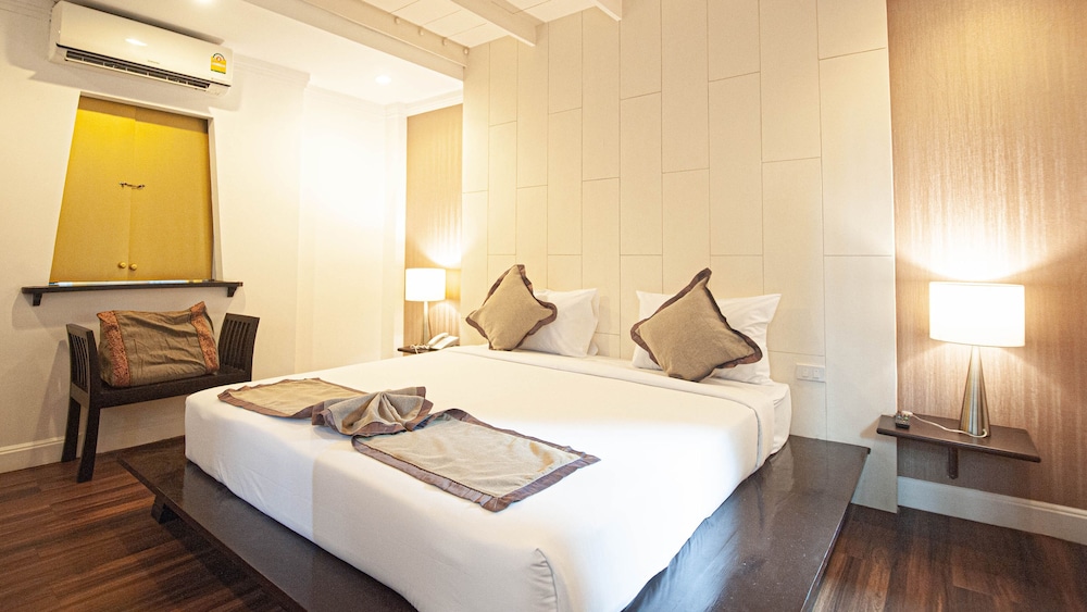 b2 suthep night market premier resort