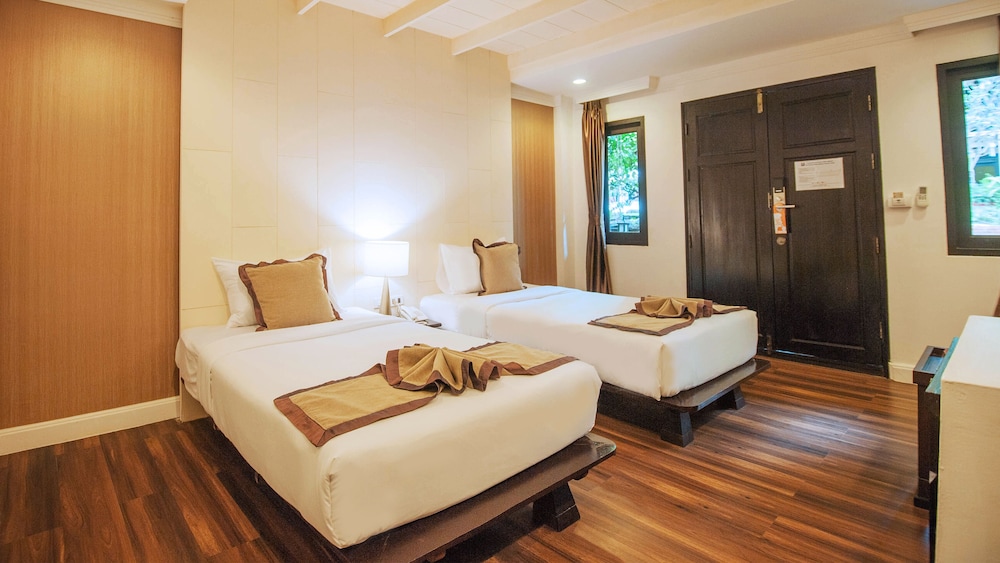 b2 suthep night market premier resort