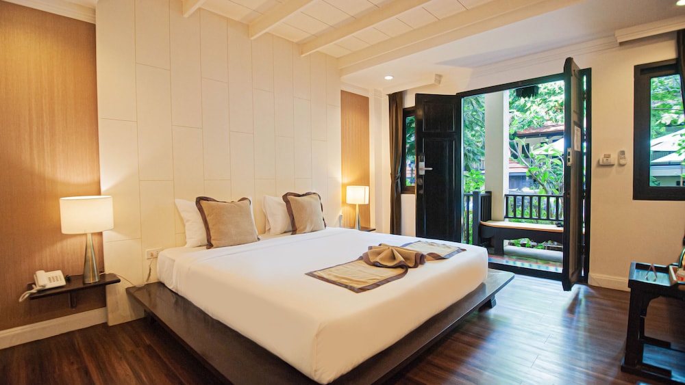 b2 suthep night market premier resort