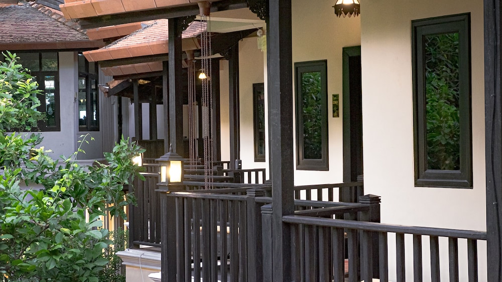 b2 suthep night market premier resort