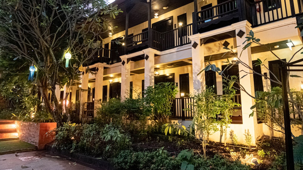 b2 suthep night market premier resort