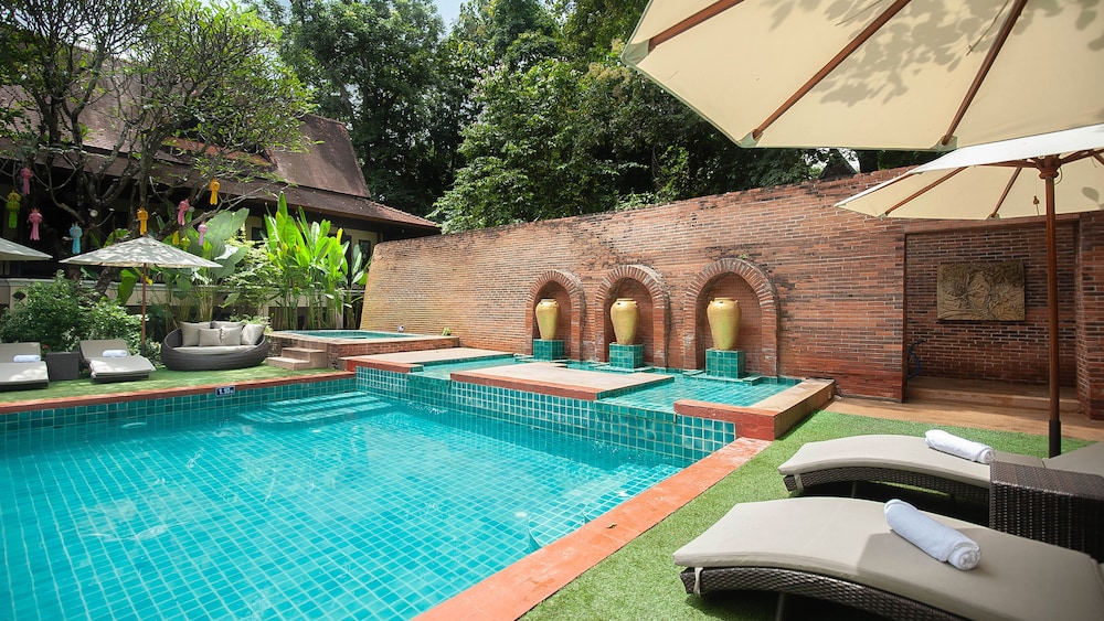 b2 suthep night market premier resort