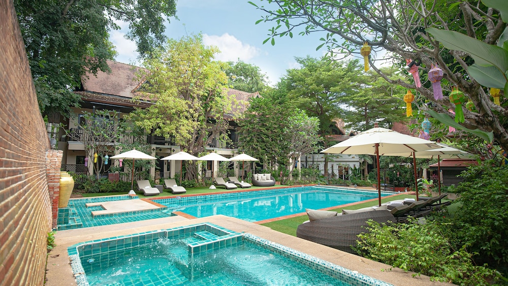 b2 suthep night market premier resort