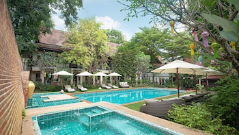 b2 suthep night market premier resort