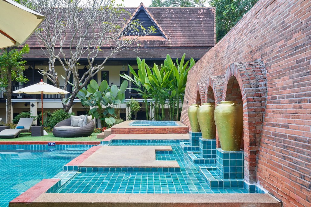 b2 suthep night market premier resort