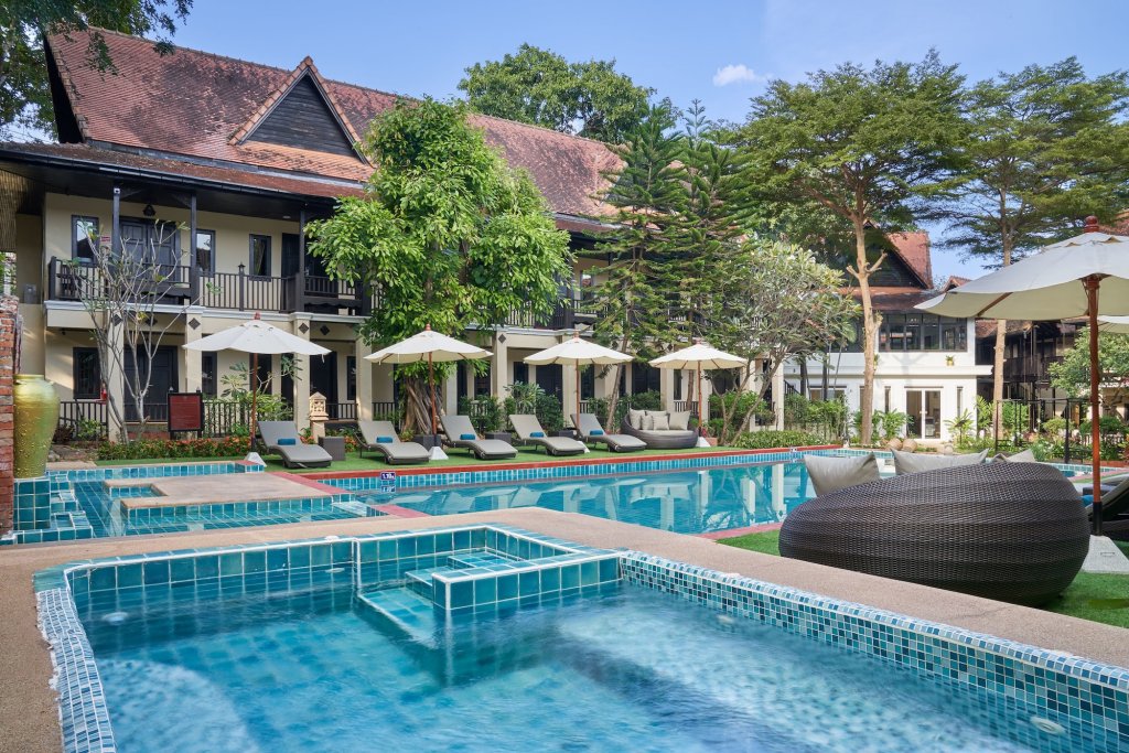 b2 suthep night market premier resort