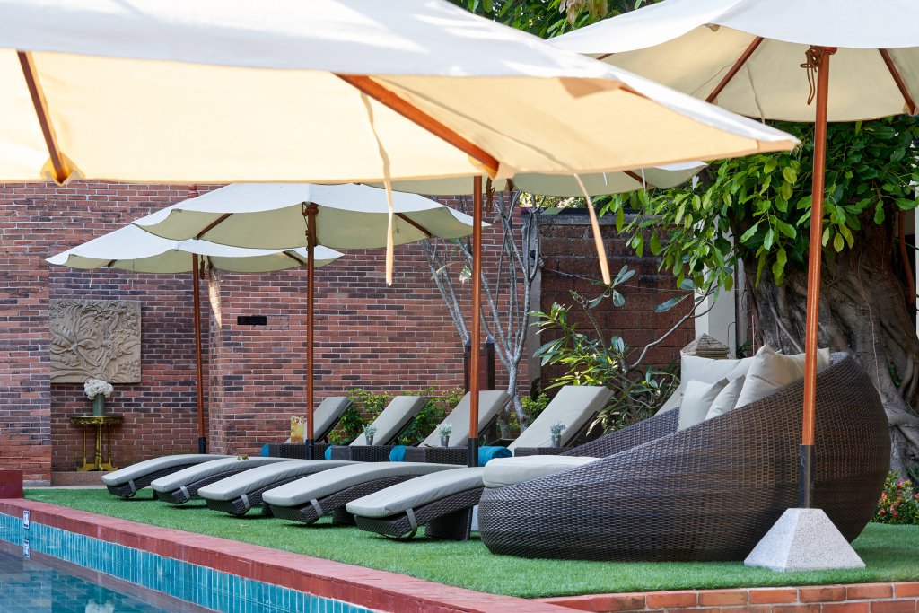 b2 suthep night market premier resort