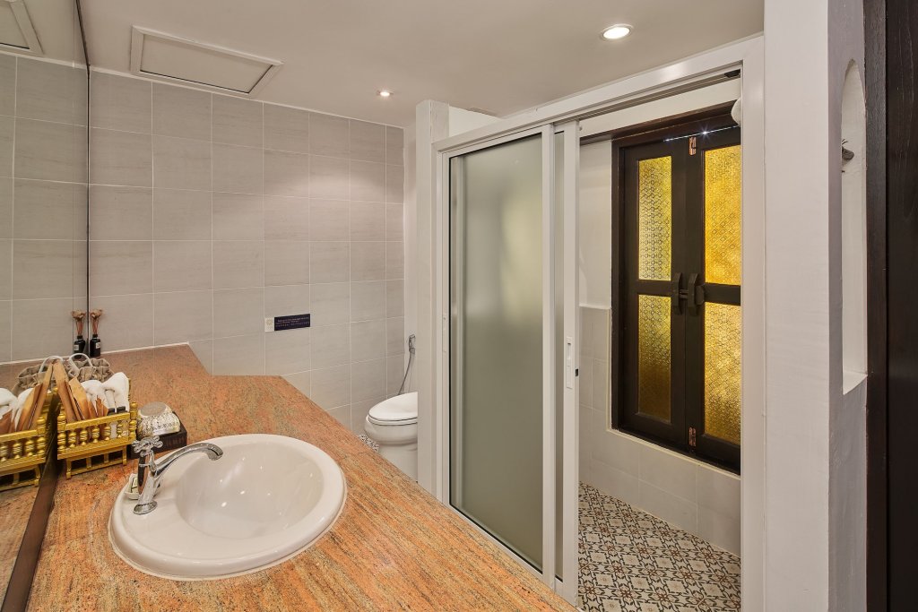 b2 suthep night market premier resort