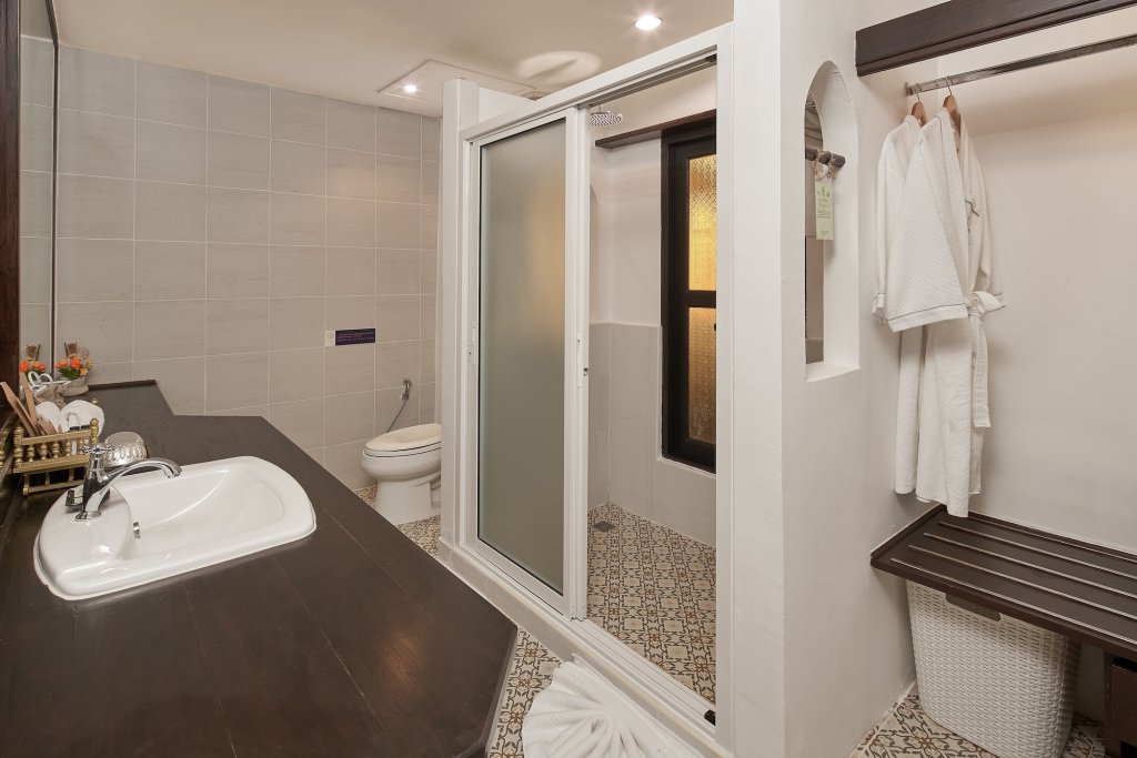 b2 suthep night market premier resort