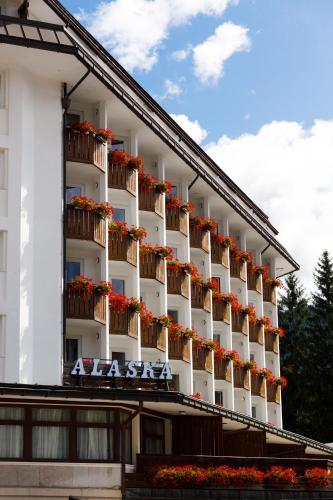hotel alaska cortina