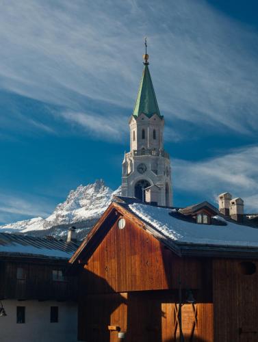 hotel alaska cortina