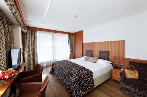 hotel alaska cortina