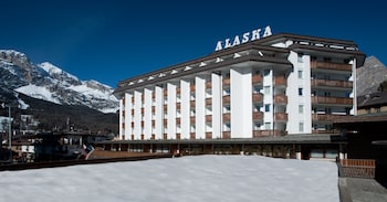 hotel alaska cortina