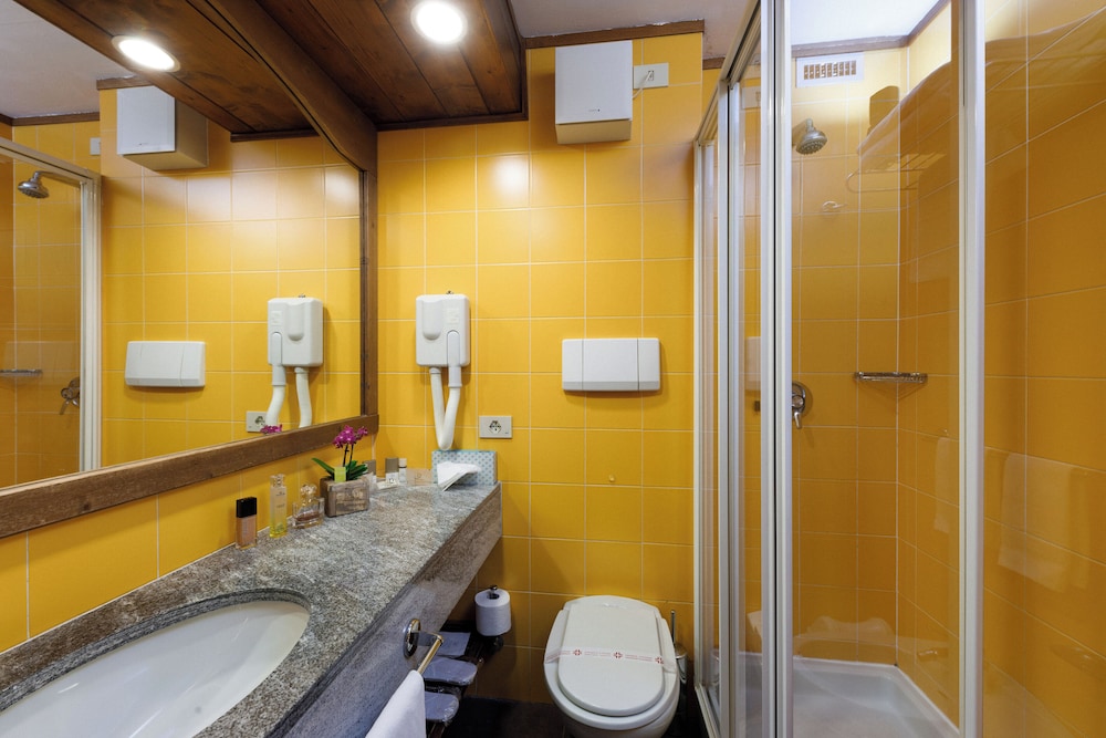 hotel alaska cortina