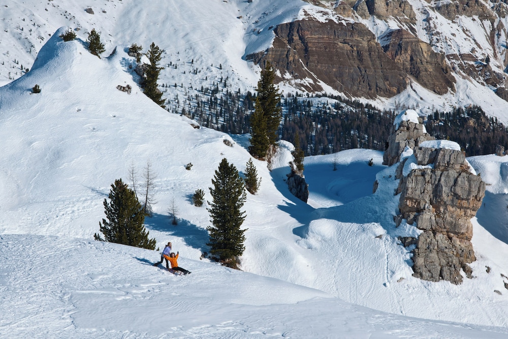 hotel alaska cortina