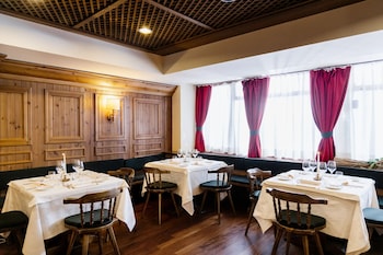 hotel alaska cortina