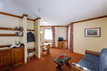 hotel alaska cortina