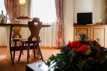 hotel alaska cortina