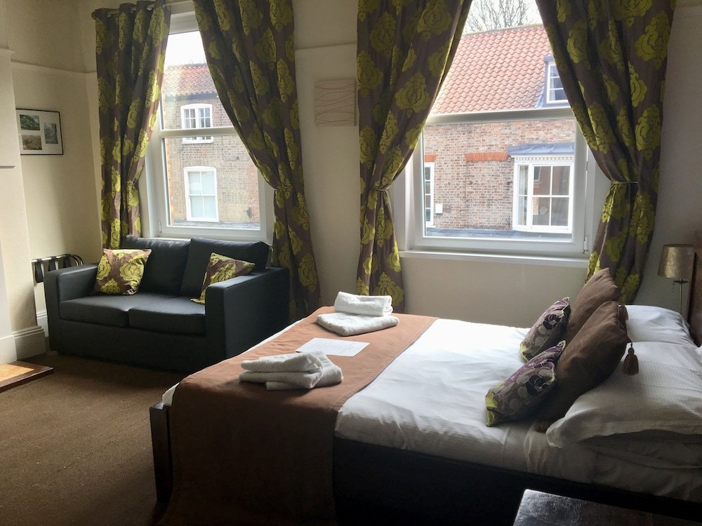 the gillygate hotel