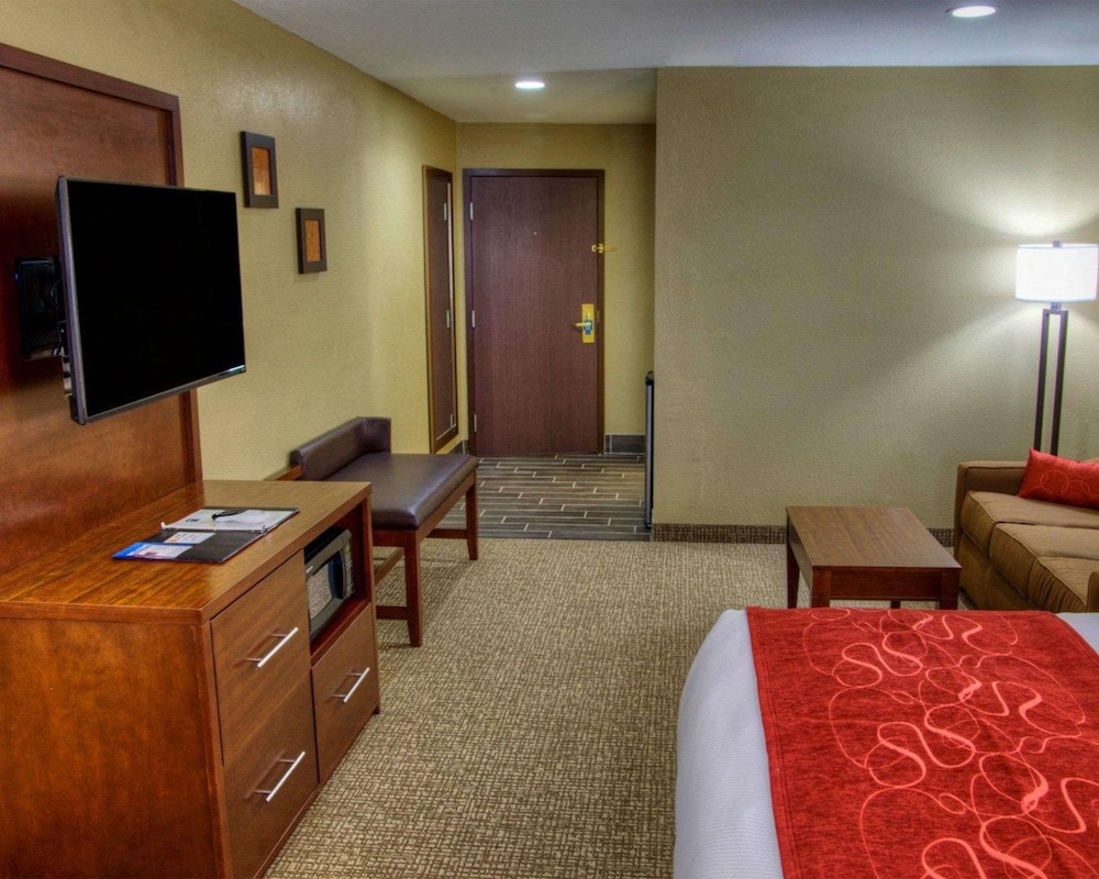 comfort suites plymouth near us 30