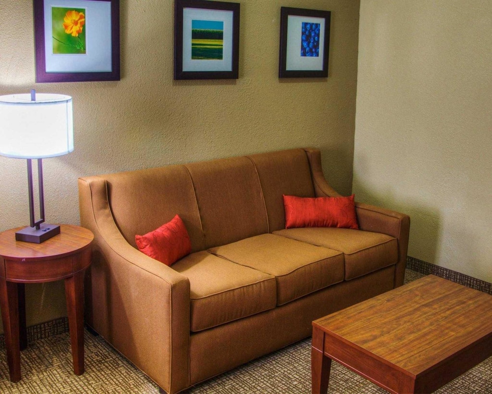 comfort suites plymouth near us 30