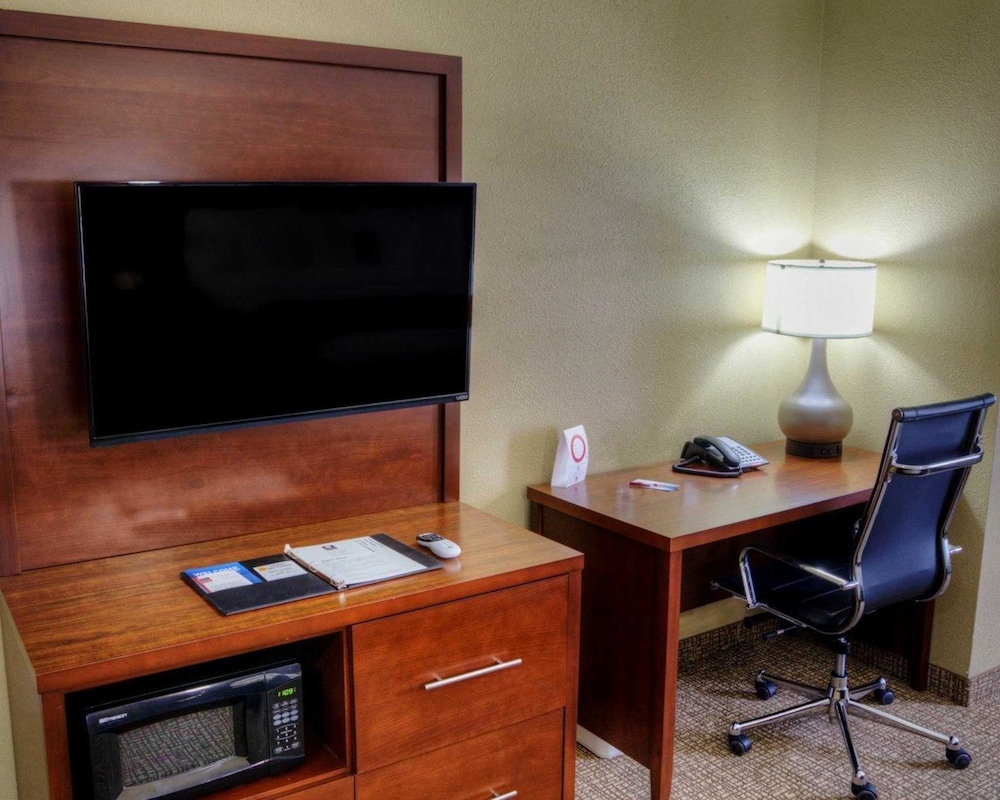 comfort suites plymouth near us 30