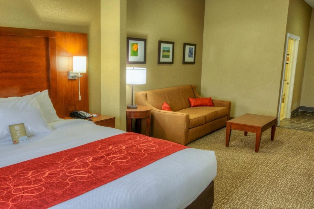 comfort suites plymouth near us 30
