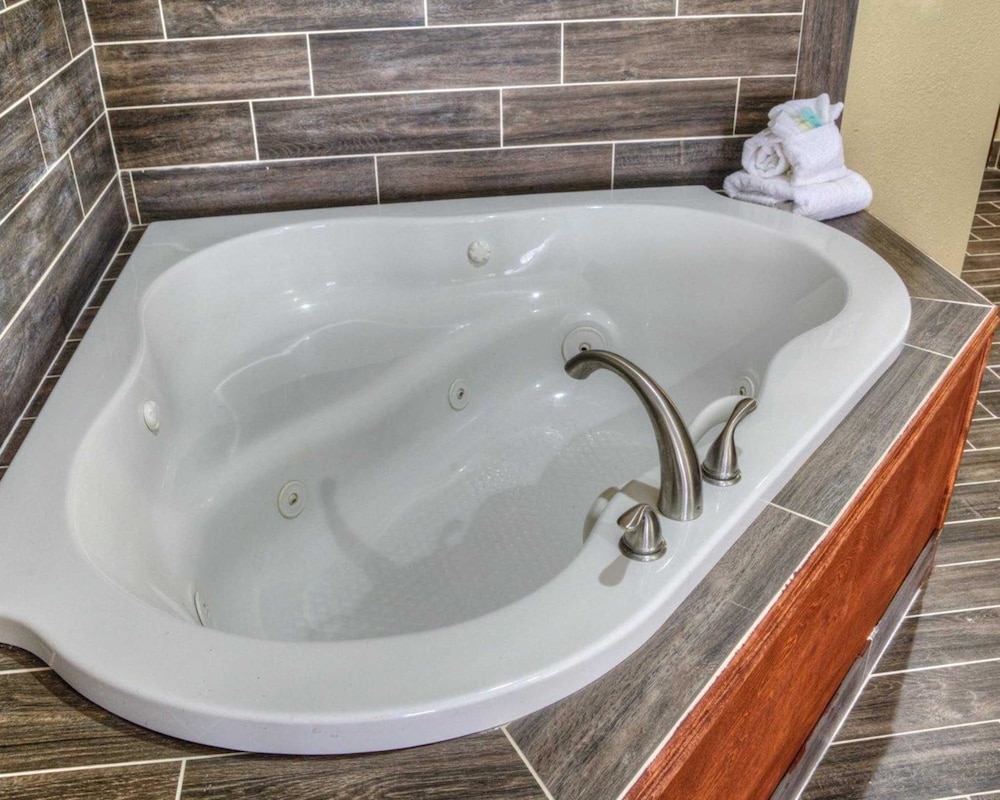 comfort suites plymouth near us 30