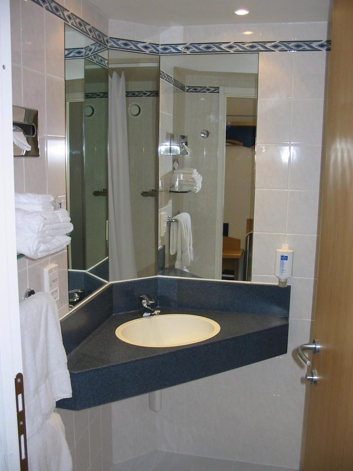 holiday inn express geneva airport by ihg
