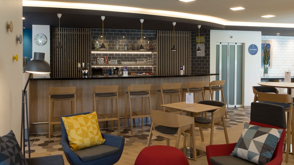 holiday inn express geneva airport by ihg