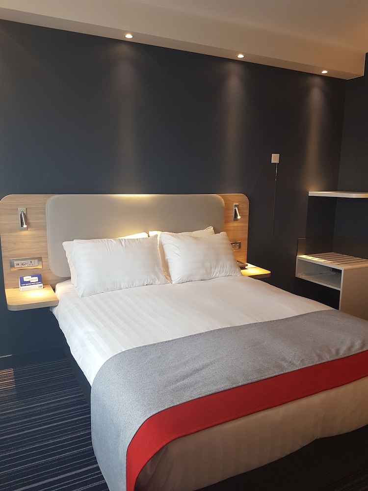 holiday inn express geneva airport by ihg