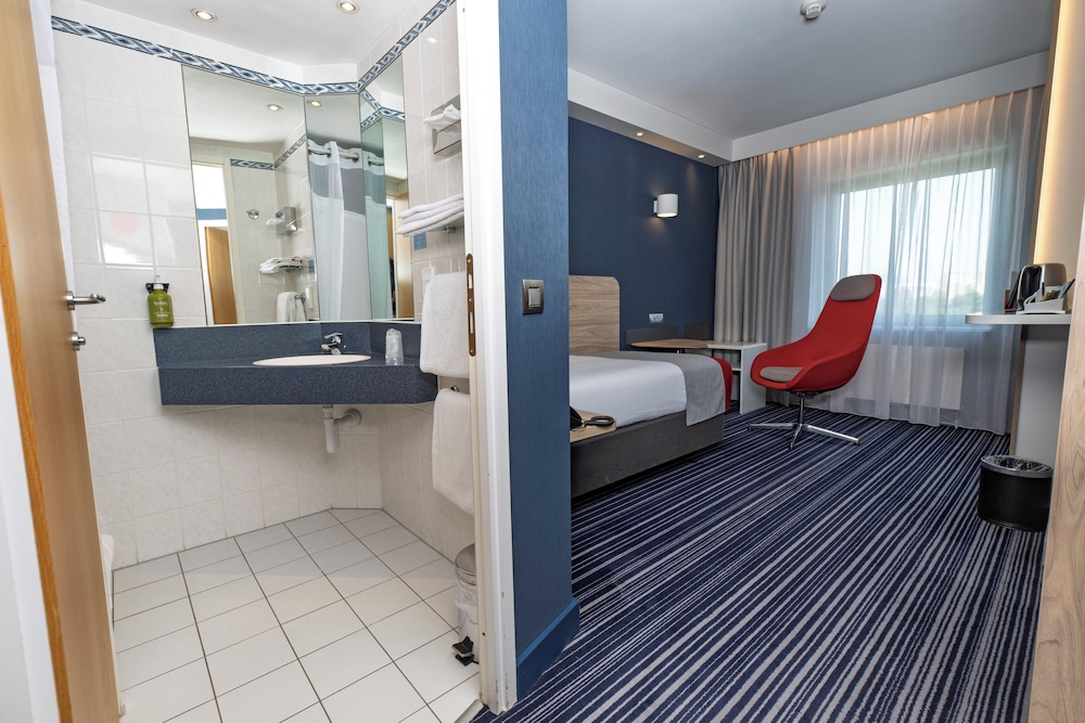 holiday inn express geneva airport by ihg