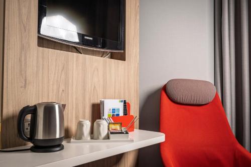 holiday inn express geneva airport by ihg